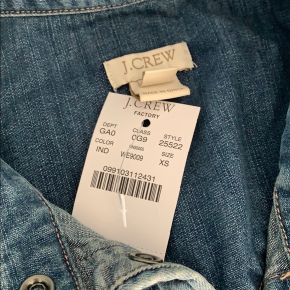 NWT JCREW factory chambray snap button top - Picture 2 of 3